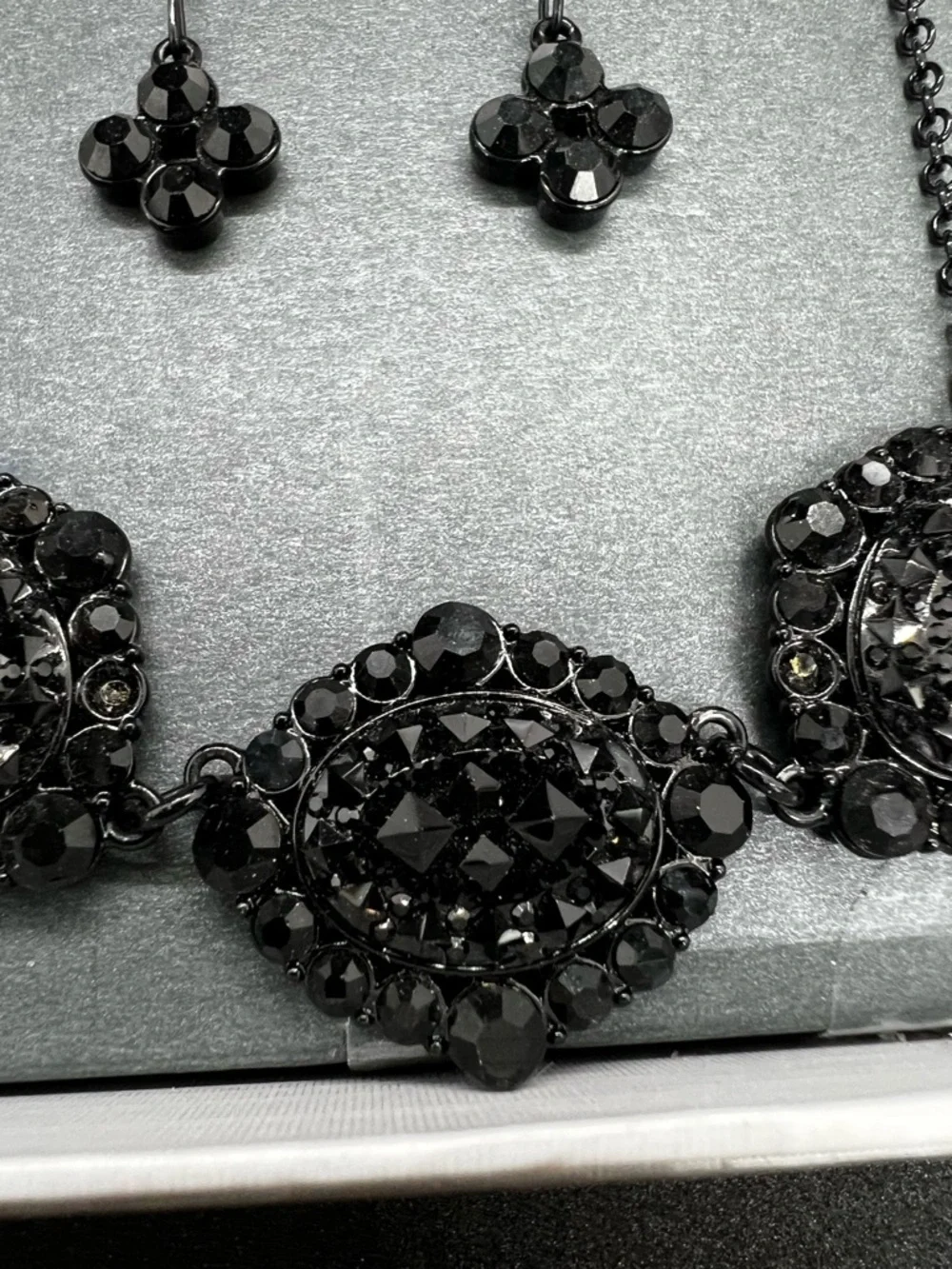 VTG Liz Claiborne Black Statement Necklace & Earrings Set Gunmetal Crystal - Picture 5 of 8